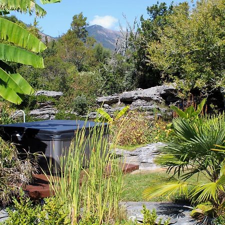 Labyrinth Gardens Guest House Takaka Esterno foto