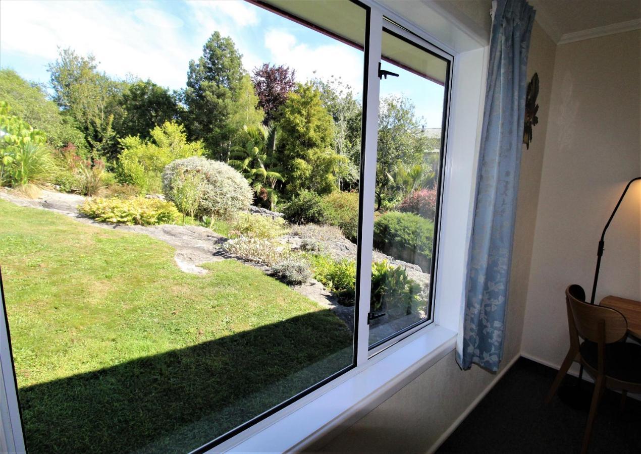 Labyrinth Gardens Guest House Takaka Esterno foto